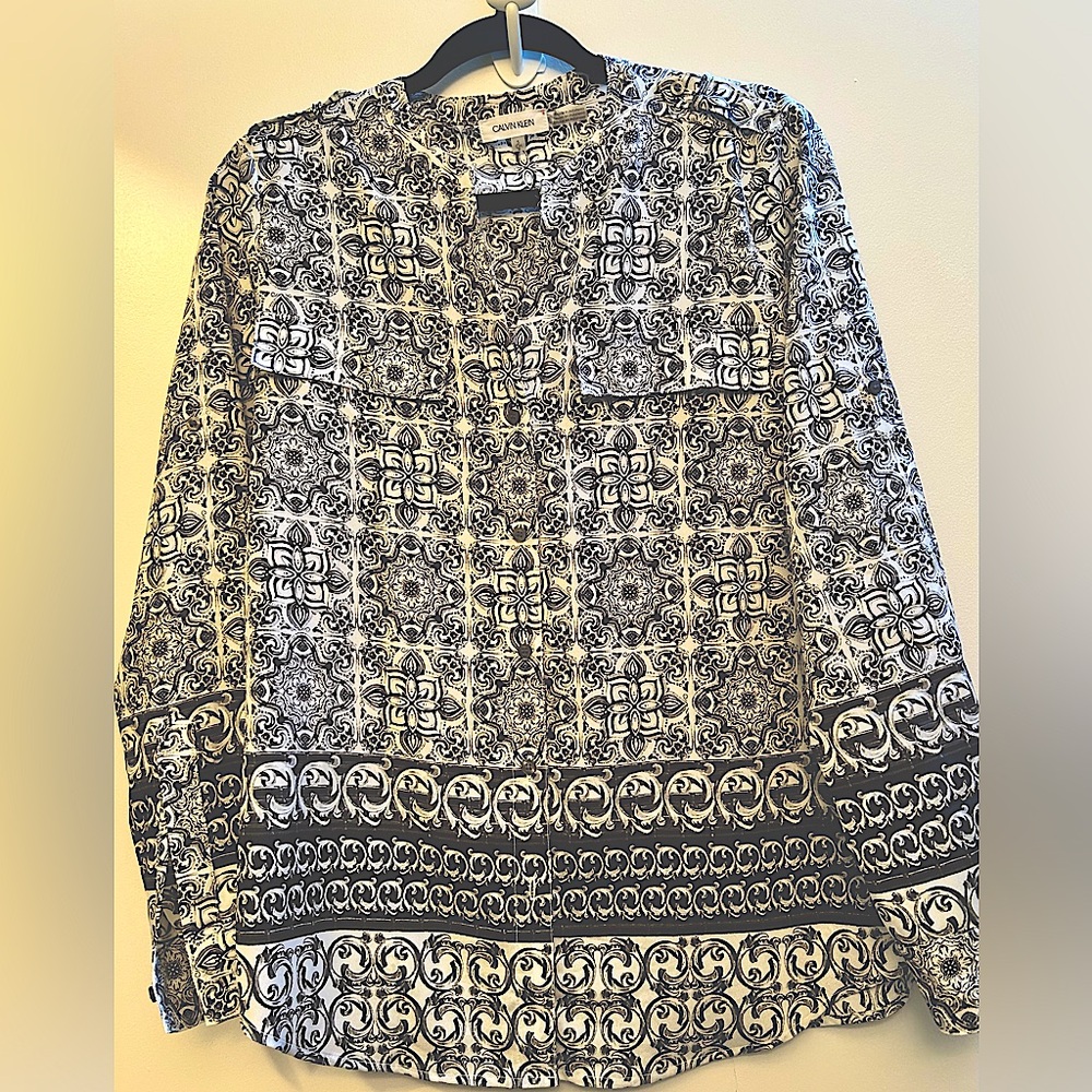 Calvin Klein Black & White Patterned Women's Top with Adjustable Sleeves
